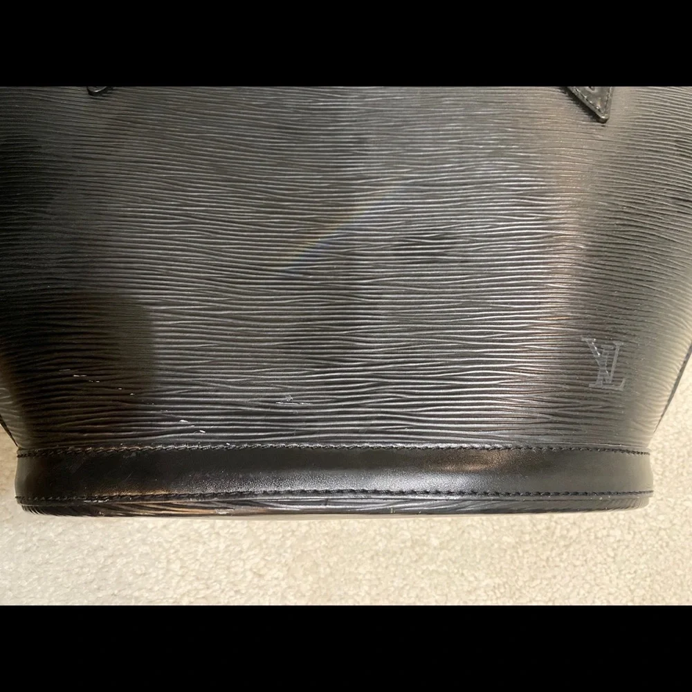 Authentic Epi Black LV Bag - Picture 3 of 9